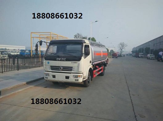 国四多利卡运油车
