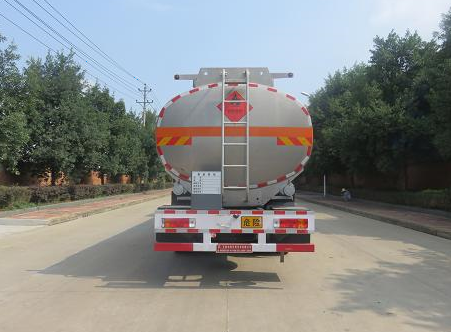 解放前四后八铝合金运油车