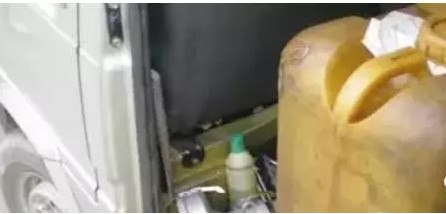 油罐车司机偷油的方法图片