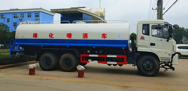东风御龙后双桥20吨洒水车
