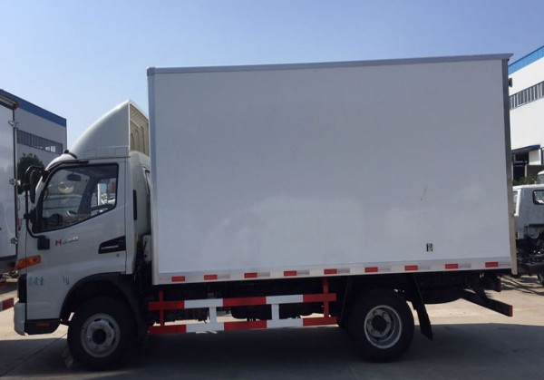 国五江淮骏铃一排半5.2米冷藏车