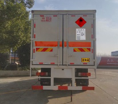 解放J6 6.2米易燃液体厢式运输车