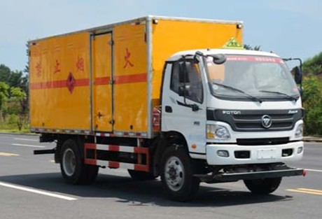 福田欧马可5.125米易燃气体厢式运输车