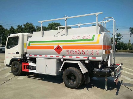 时风风弛5吨加油车