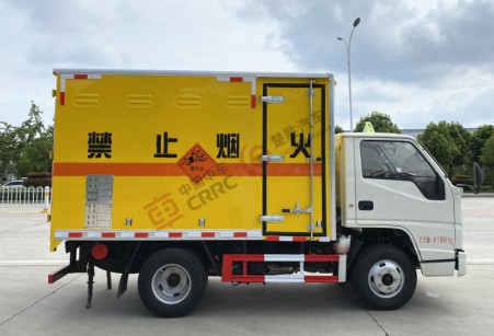 国六江铃蓝牌厢长3.1米窄体短轴1类爆破器材运输车多方位图片