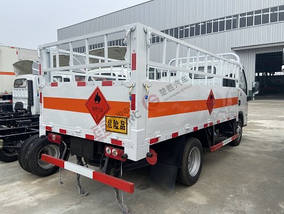 国六跃进蓝牌柴油版3.36米气瓶运输车