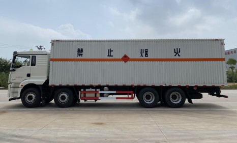国六陕汽德龙新M3000厢长9.4米/9.3米三类易燃液体厢式运输车