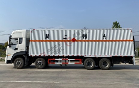 国六东风天龙9.4米易燃气体危险品厢式运输车
