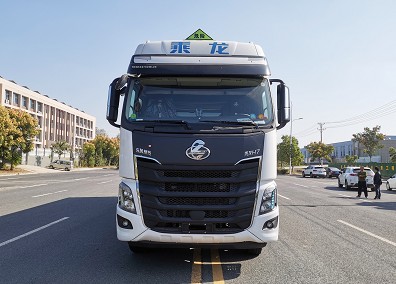 国六东风柳汽乘龙8X4厢式危化品运输车