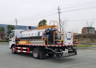 4.2立方标准型沥青洒布车 4.2立方标准型沥青洒布车