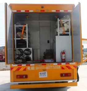 大流量排水抢险车