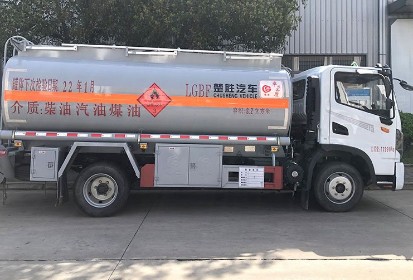 国六东风华神(T3)8吨油罐车