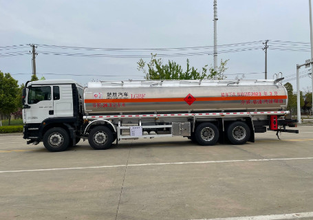 重汽汕德卡前四后八铝合金油罐车 重汽汕德卡前四后八铝合金油罐车