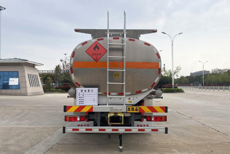 重汽汕德卡前四后八铝合金油罐车 重汽汕德卡前四后八铝合金油罐车