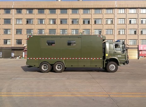 重汽六驱野外自行式炊事车_重汽六驱越野炊事车