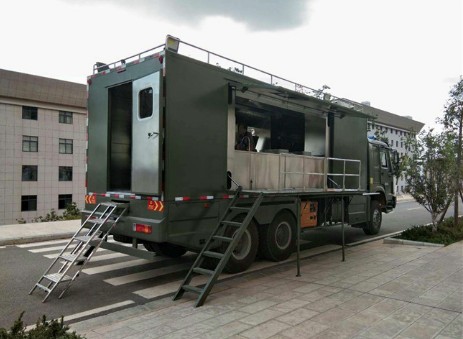 重汽六驱野外自行式炊事车