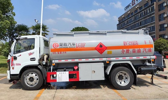 东风多利卡8吨油罐车图片 东风多利卡8吨油罐车图片