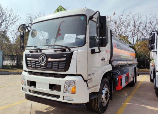 国六东风天锦12.65方油罐车_CSC5180GJYD6A型加油车