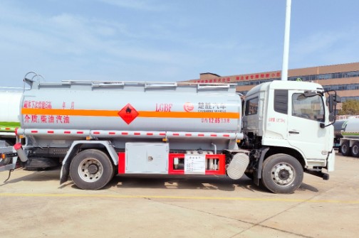 国六东风天锦12.65方油罐车_CSC5180GJYD6A型加油车