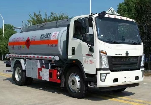 重汽豪沃油罐车