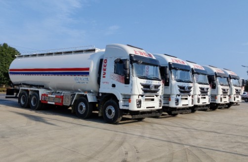 40方红岩杰狮散装水泥车