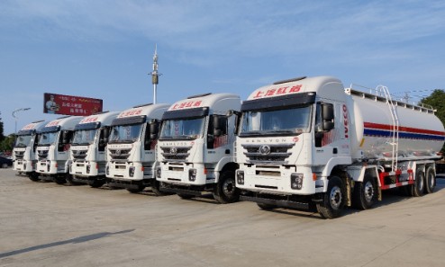 40方红岩杰狮散装水泥车