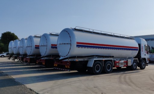 40方红岩杰狮散装水泥车