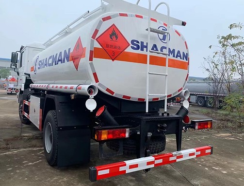 15方陕汽德龙油罐车