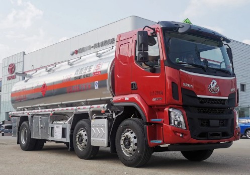 东风柳汽乘龙6X2运油车_东风柳汽乘龙小三轴油罐车_东风柳汽乘龙前四后四油罐车