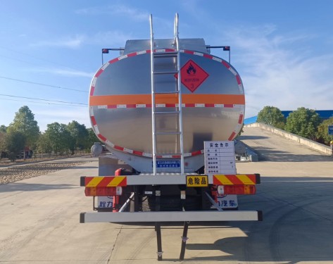 解放JK6前四后八铝合金油罐车_程力牌CL5320GYYLBWN型铝合金运油车